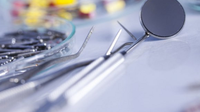 El Consejo General de Dentistas denuncia un presunto fraude en un grado de Odontología ofertado en Castellón