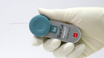 All-in-One: Retraktionsfäden mit einem „Klick“