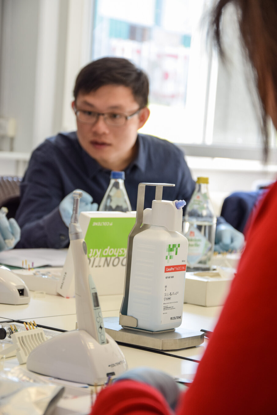 Fig. 4:  Participants were able to work  with the complete COLTENE  Endodontics portfolio, such as the  CanalPro motors, CanalPro irrigation  solutions, and HyFlex instruments. 