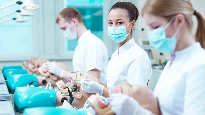 iMED DENT: Modellstudiengang Zahnmedizin geht an den Start