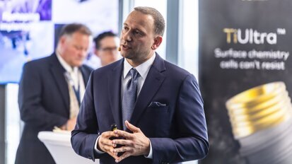 Nueva era de la implantología con el lanzamiento de las superficies Xeal y TiUltra
