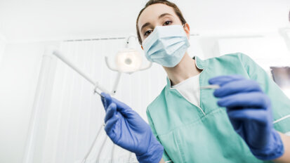 Dental biofilm of symptomatic COVID‐19 patients harbours SARS‐CoV‐2