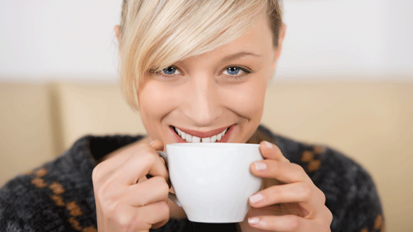 Schwarzer Kaffee für die Zähne