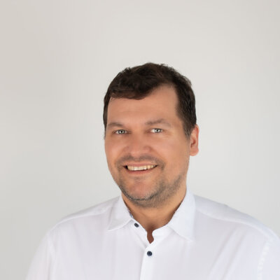 Dr Tamás Chikány