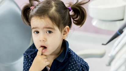 Otto genitori su dieci non riescono a portare i figli dal dentista