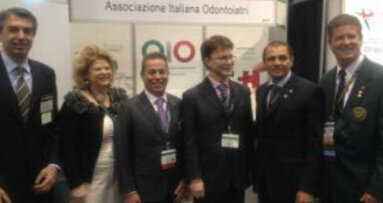 Il console Italiano visita lo stand AIO al MWM