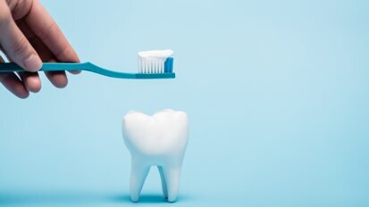 Valutazione in vitro di una nuova formulazione di dentifricio per la prevenzione e la rimozione delle macchie causate dall'uso di antisettici