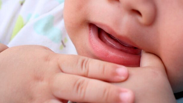 La FDA mette in guardia contro l’uso di compresse omeopatiche per la dentizione