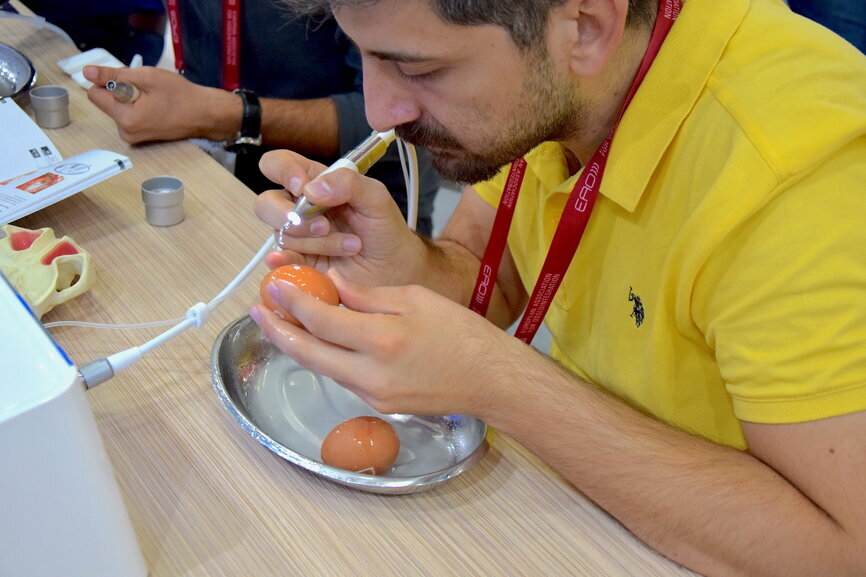 Acteon workshop at its EAO Vienna booth (Photograph: Monique Mehler, DTI)