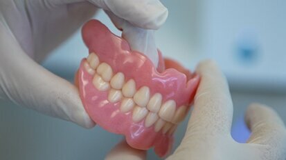Stratasys lancia in Europa TrueDent, che offre ai laboratori odontotecnici, ai dentisti e ai pazienti i vantaggi di una protesi dentale digitale monolitica
