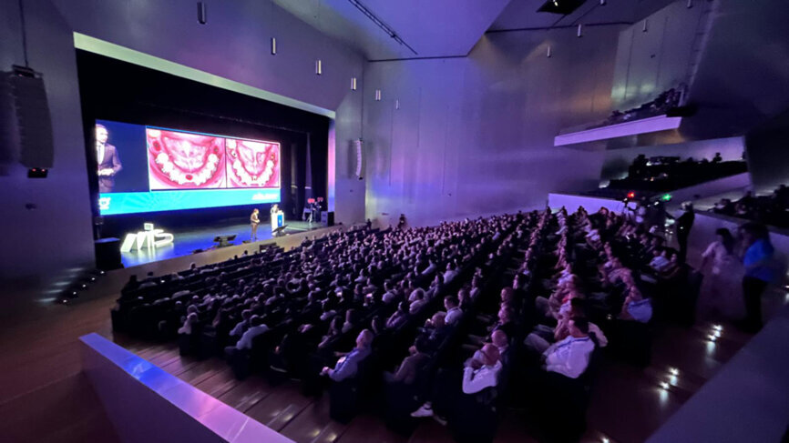 More than 1500 attendees - general session.