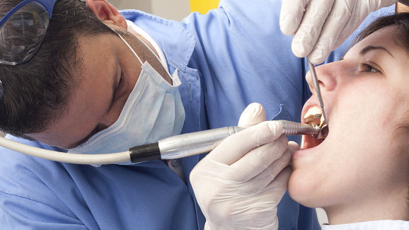 More English adults see NHS dentists