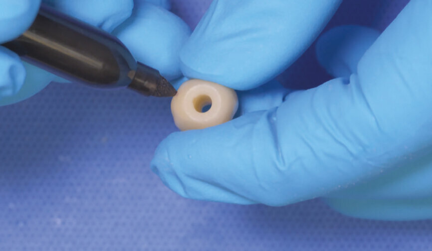 Fig. 6: Mark the index position on the crown. 