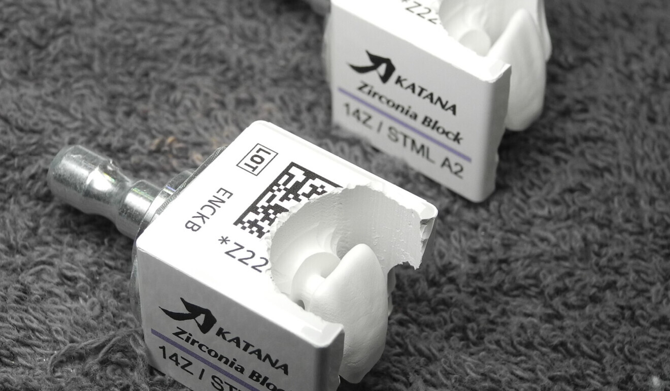 Fig. 6: Milled crowns in the CAD/CAM blocks. 