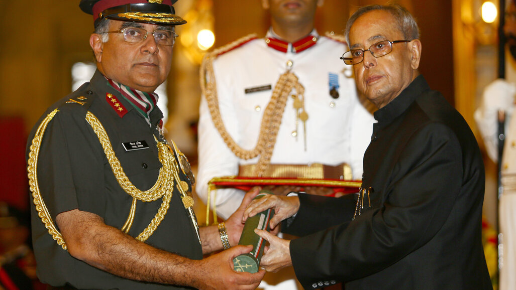 President of India gives highest defence award to Vimal Arora