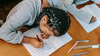 Leren schrijven door te tandenpoetsen