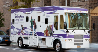 NYU College of Dentistry celebra nova van odontológica móvel