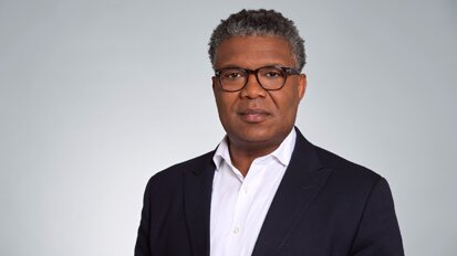 Henry Schein nomina Frederick M. Lowery Chief Executive Officer