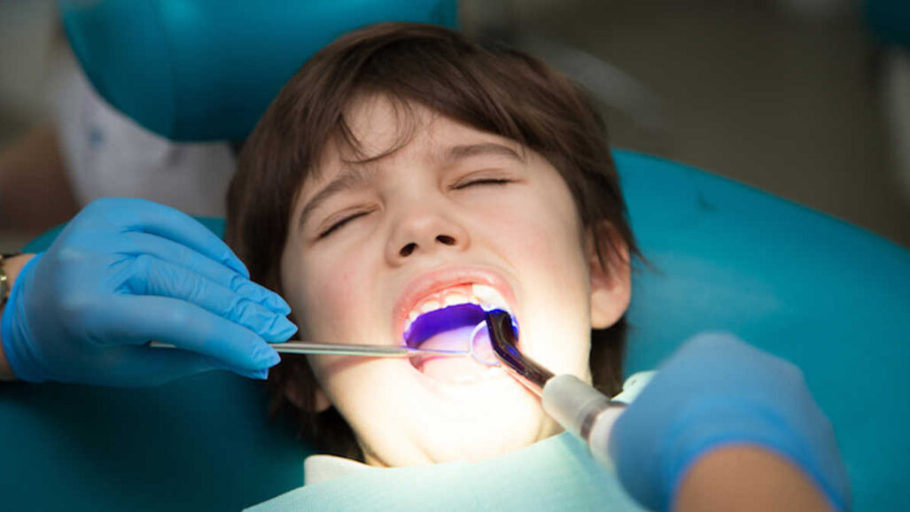 A importância do tratamento da dor para pacientes odontológicos jovens