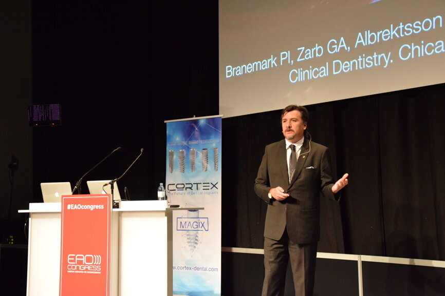 During the Cortex industry satellite symposium at the 2018 EAO congress, Dr Orlando Alvarez announced a new guided surgery kit from the company. (Photograph: Franziska Beier, DTI) 