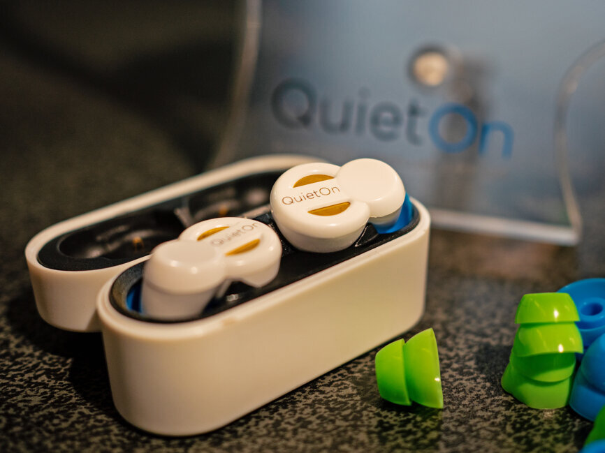 At IDS, dental professionals can try a smart product by Finnish company QuietOn: noise-cancelling earplugs for daily use in the practice. (Photograph: Tom Carvalho, DTI)
