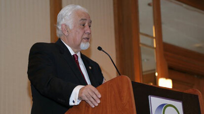 Premio en EE UU a la distinguida carrera del Dr. Carlos Salinas