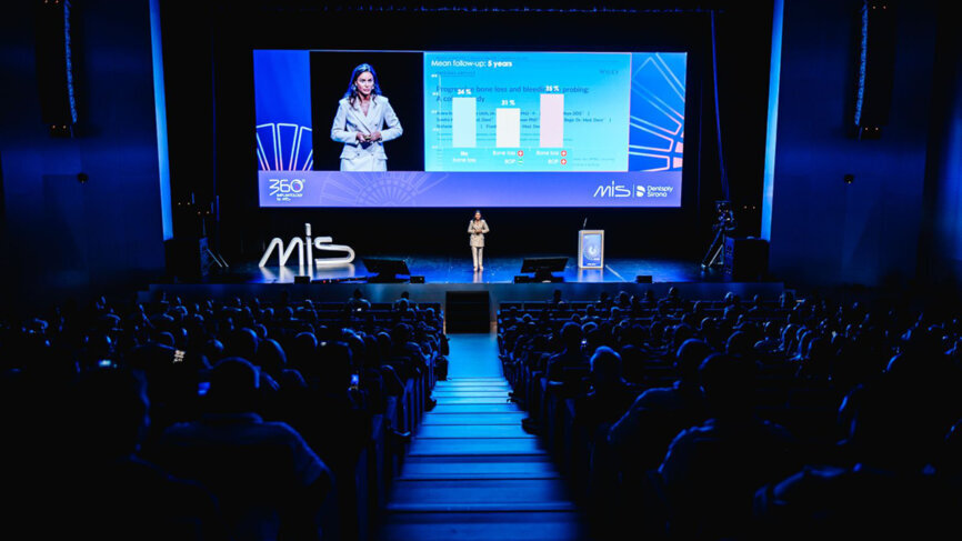 More than 1500 attendees - general session.