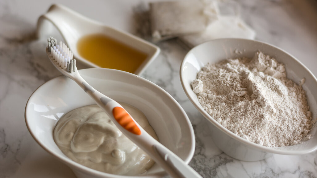 Pour votre santé bucco-dentaire, évitez les recettes de dentifrice maison