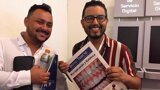 Odontólogos, técnicos dentales, estudiantes y personas de todas las edades recibieron ejemplares de Dental Tribune y de AMIC Today, el periódico de ferias de la editorial. Incluso niños y hasta un osito de peluche, como se aprecia en las fotos, se divirtieron y aprendieron leyendo la publicación más leída en América Latina. (Fotos: Michelle Arias)