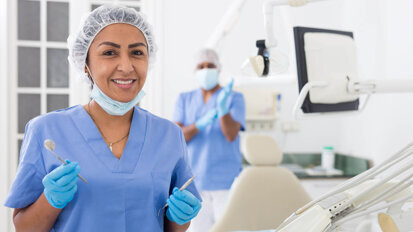 Đa dạng giới trong nha khoa đang cải thiện khả năng tiếp cận dịch vụ chăm sóc