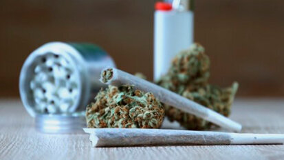 Uno studio collega marijuana e parodontite