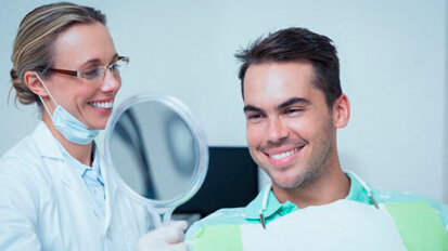 Odontoiatria estetica in ascesa: lo dice un sondaggio dell’American Academy of Cosmetic Dentistry