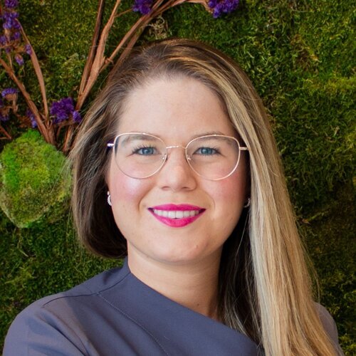 Dr Belén Cabello