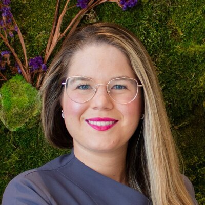 Dr Belén Cabello