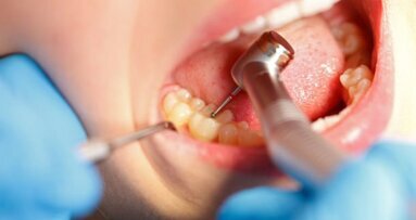Dentista de Singapura é multado por má conduta profissional