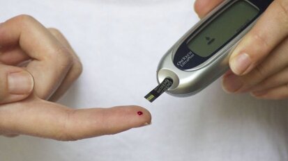 Verband ongediagnosticeerde glucosestoornissen en parodontitis