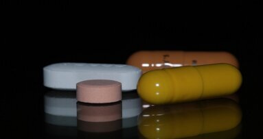 Nonsteroidal anti-inflammatory drugs provide more effective dental pain relief