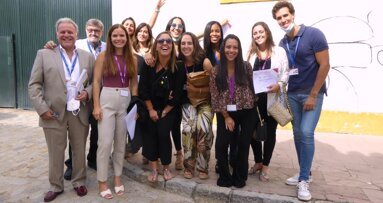 Estudiantes de UB presentan pósters en Congreso de SIOLA