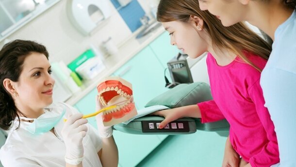 Dentalhygienikerin oder Prophylaxeassistentin?