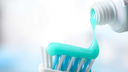 Estudo descobre que crianças americanas usam mais creme dental do que o recomendado
