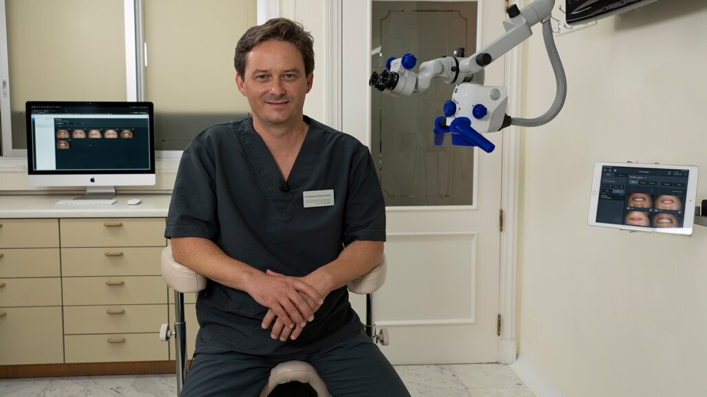 “With the new ZEISS Surgical Cloud and ZEISS Livestream apps, it is extremely easy to access and manage all my data”