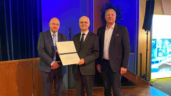 DGZMK ehrt Dr. Guido Wucherpfennig mit der Goldenen Ehrennadel