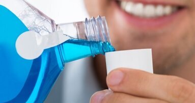 Specifieke mondspoelmiddelen effectief tegen eerdere coronamutatie
