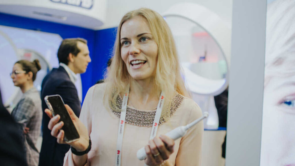 Oral-B revela sua nova escova de dentes IA no MWC Barcelona