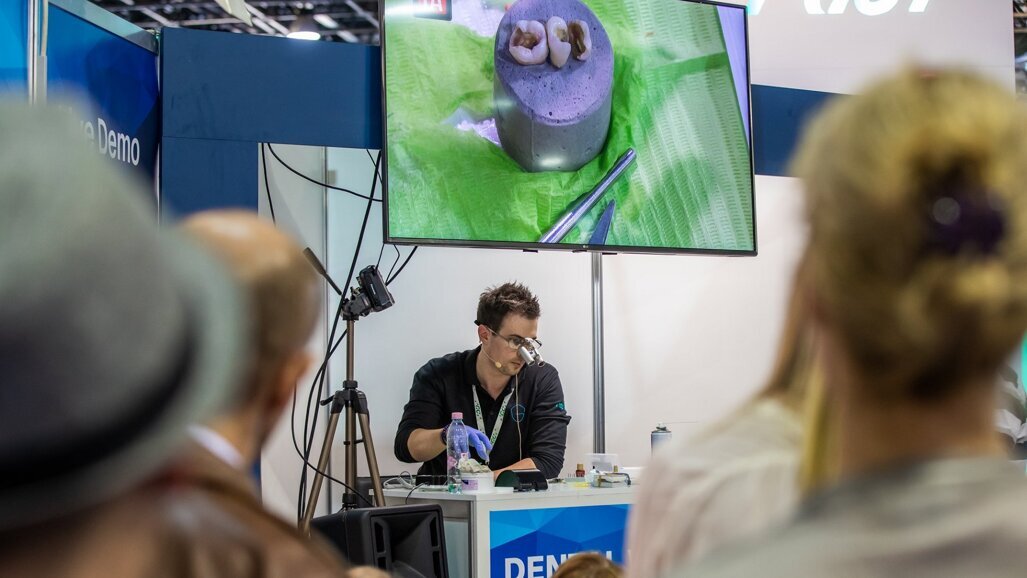 Dental World powraca do Budapesztu