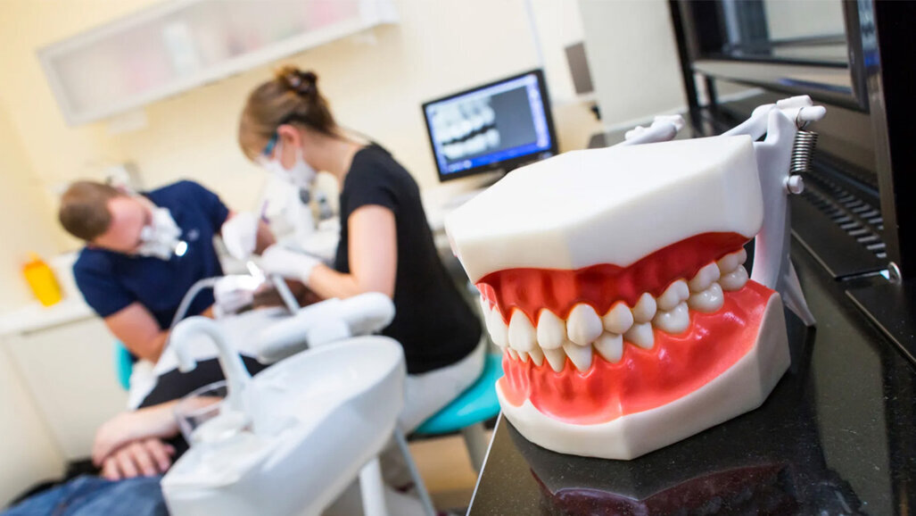 US Dentists accused of pulling healthy teeth for profitable implants