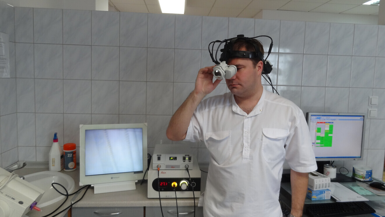 Dr Kustra demonstrating the use of a Leica HM 500 digital microscope for his students.