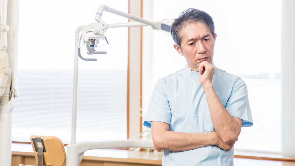 Dentistas britânicos esperam queda nos ganhos e número de pacientes em 2021