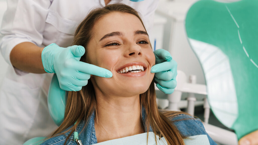 AI-generated versus human-crafted smiles: Aesthetic preferences in digital smile design