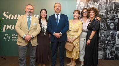 Presentan el libro “Sonrisas por el mundo”